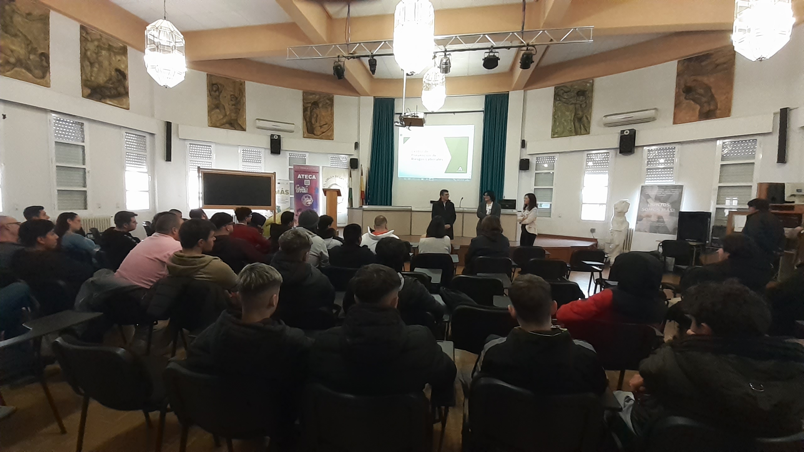 La campaa sobre prevencin de riesgos en trabajos de altura forma a ms de 600 alumnos de centros de FP de Granada 